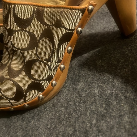 Clogs. - Picture 2 of 8